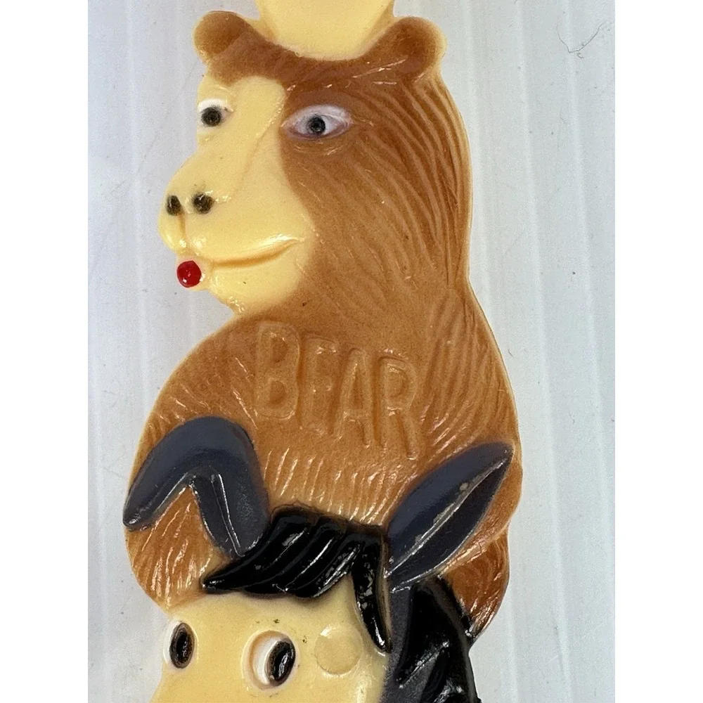 FUNNY 1980 VINTAGE SPENCER GIFTS A GENUINE BEAR ASS BACK SCRATCHER IN BOX